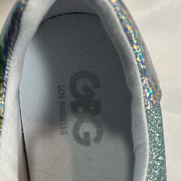 NWOT GBG Los Angeles Iridescent Mermaid Inspired Sneakers - Picture 11 of 11